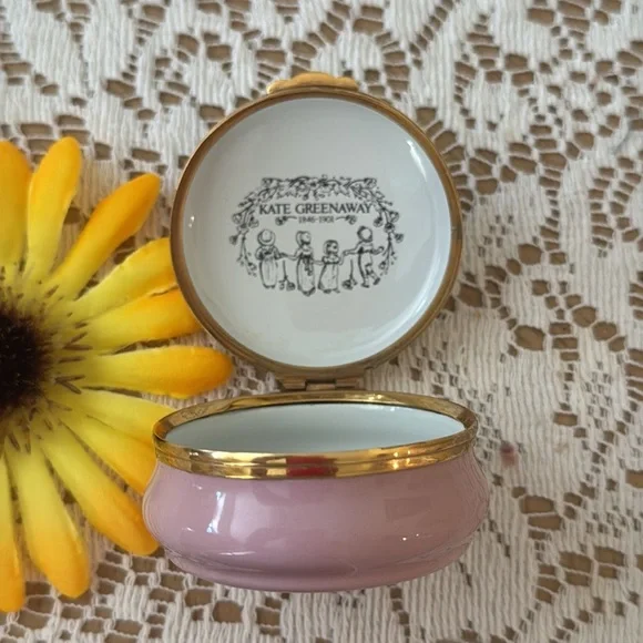💐Crummles & Co; Vintage, Made in England - Enamel Maypole Kate Greenway Trinket - Picture 3 of 10